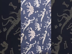 92% de poliéster, 8% de spandex, 165 gramas, tecido impresso que muda de cor quando exposto à água